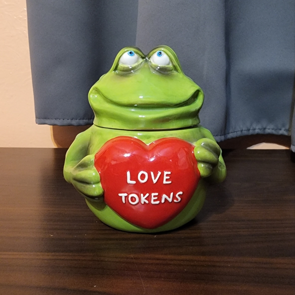 Vintage Russ Berrie Frog Love Token ceramic container